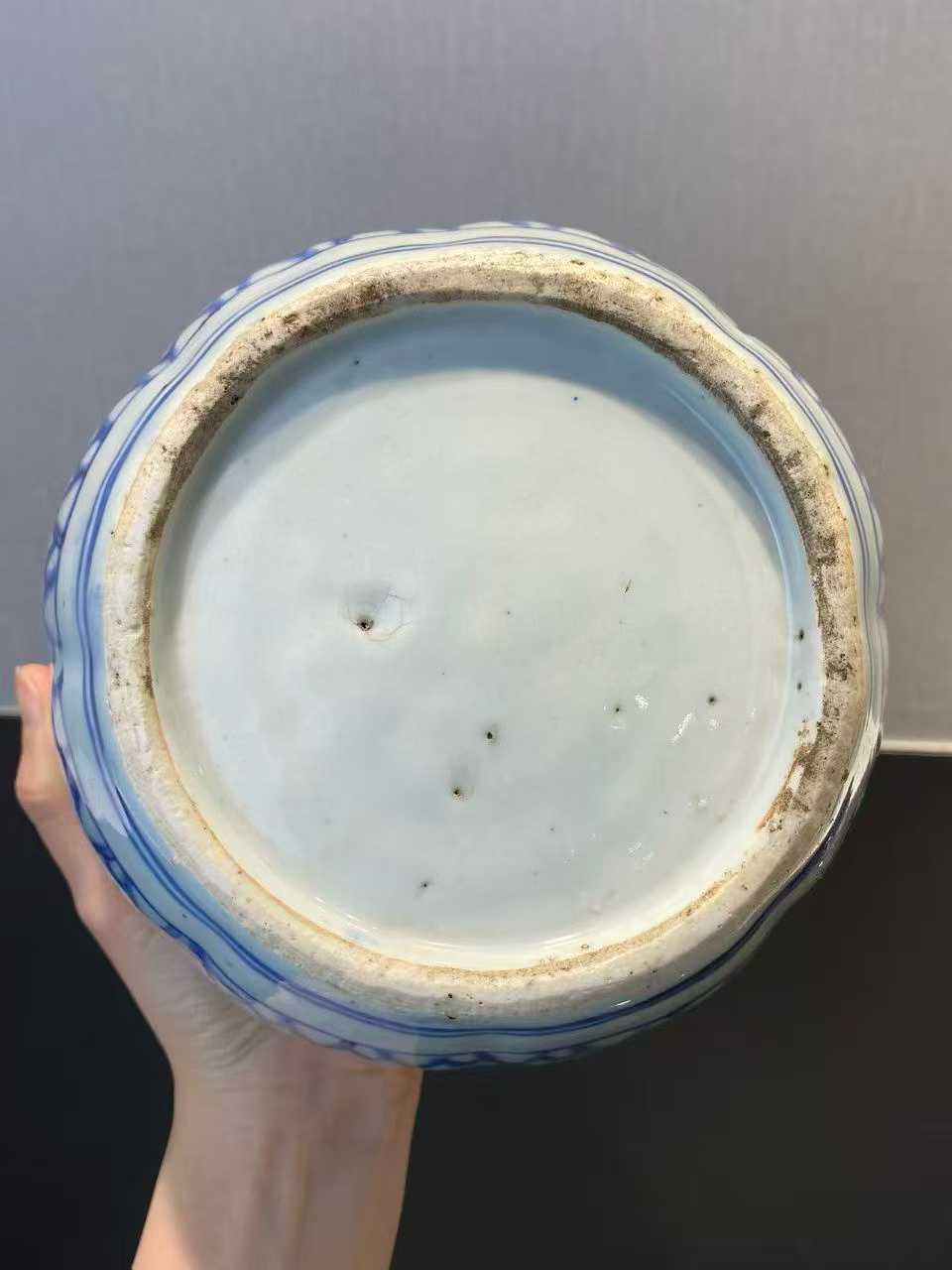 青花瓜果纹罐