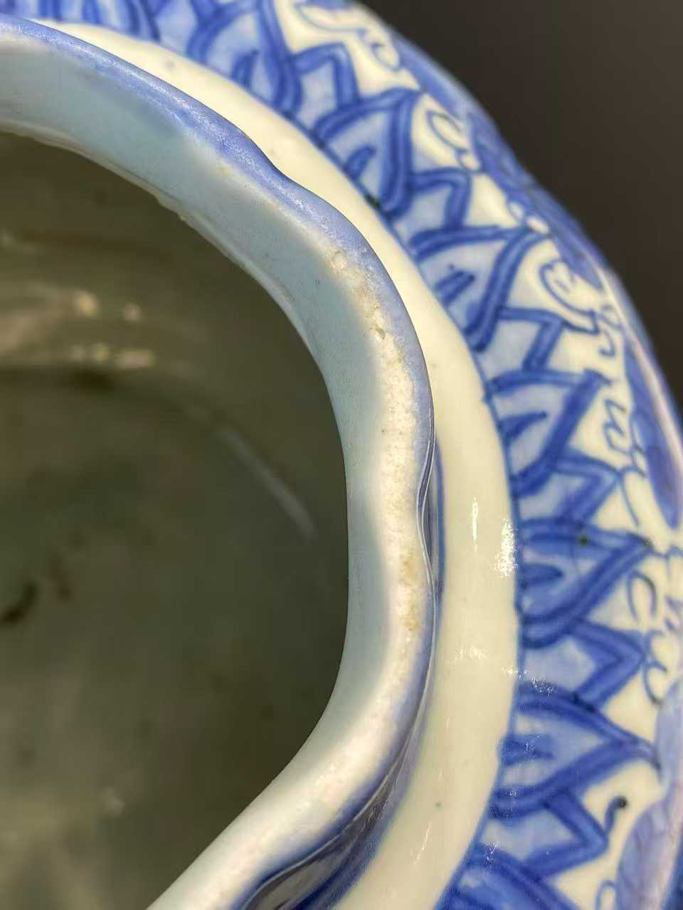 青花瓜果纹罐