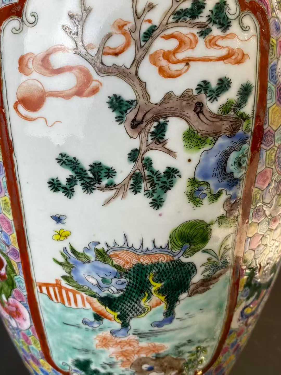 粉彩锦地开窗龙凤纹山水人物博古图橄榄瓶 款：聚顺美玉堂制