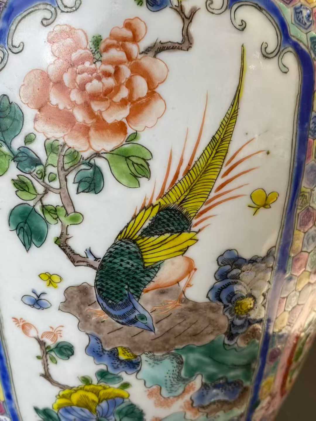 粉彩锦地开窗龙凤纹山水人物博古图橄榄瓶 款：聚顺美玉堂制