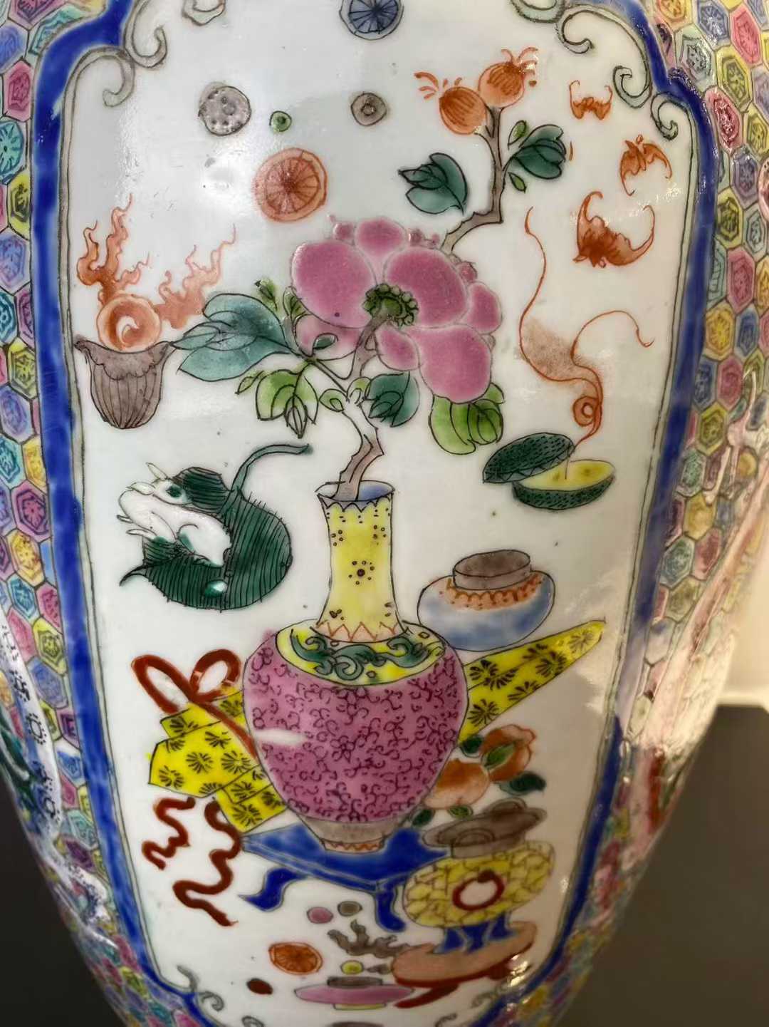 粉彩锦地开窗龙凤纹山水人物博古图橄榄瓶 款：聚顺美玉堂制