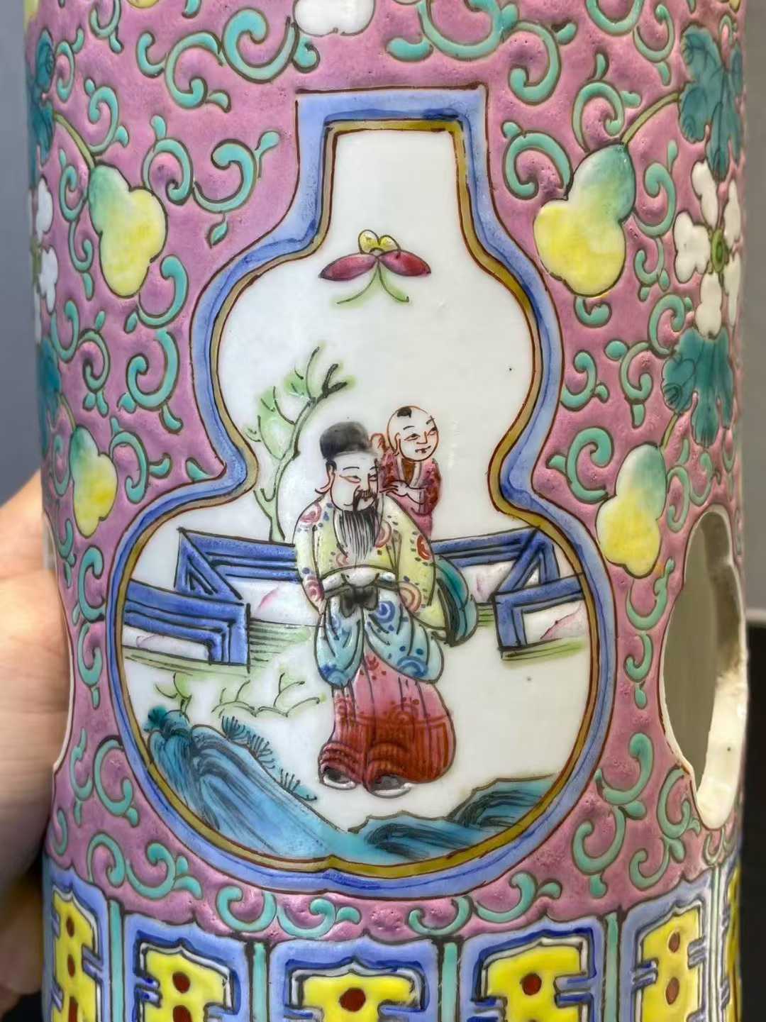 粉彩葫芦人物帽筒一对