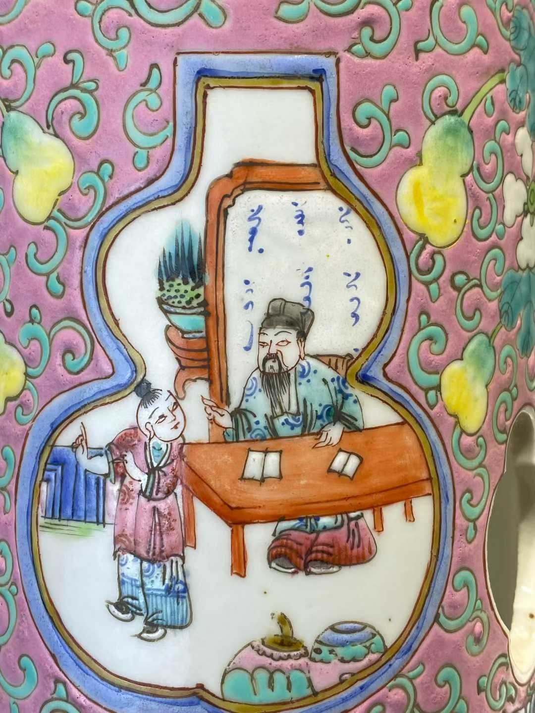 粉彩葫芦人物帽筒一对