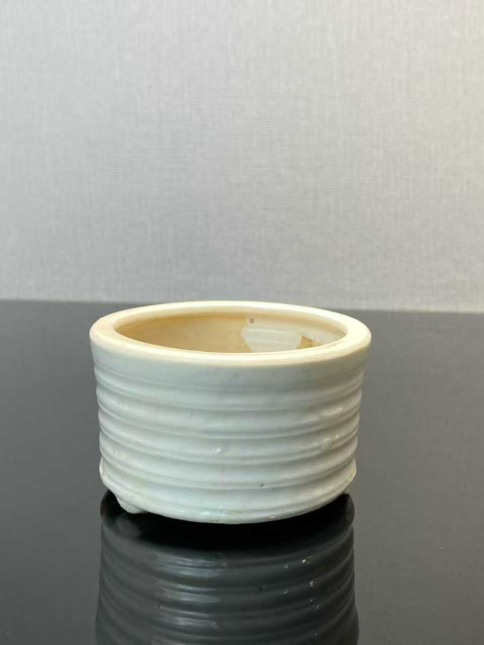 德化窑白釉弦纹炉