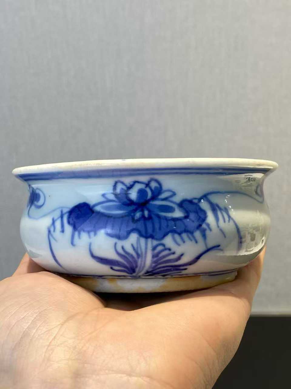 青花莲花纹小香炉