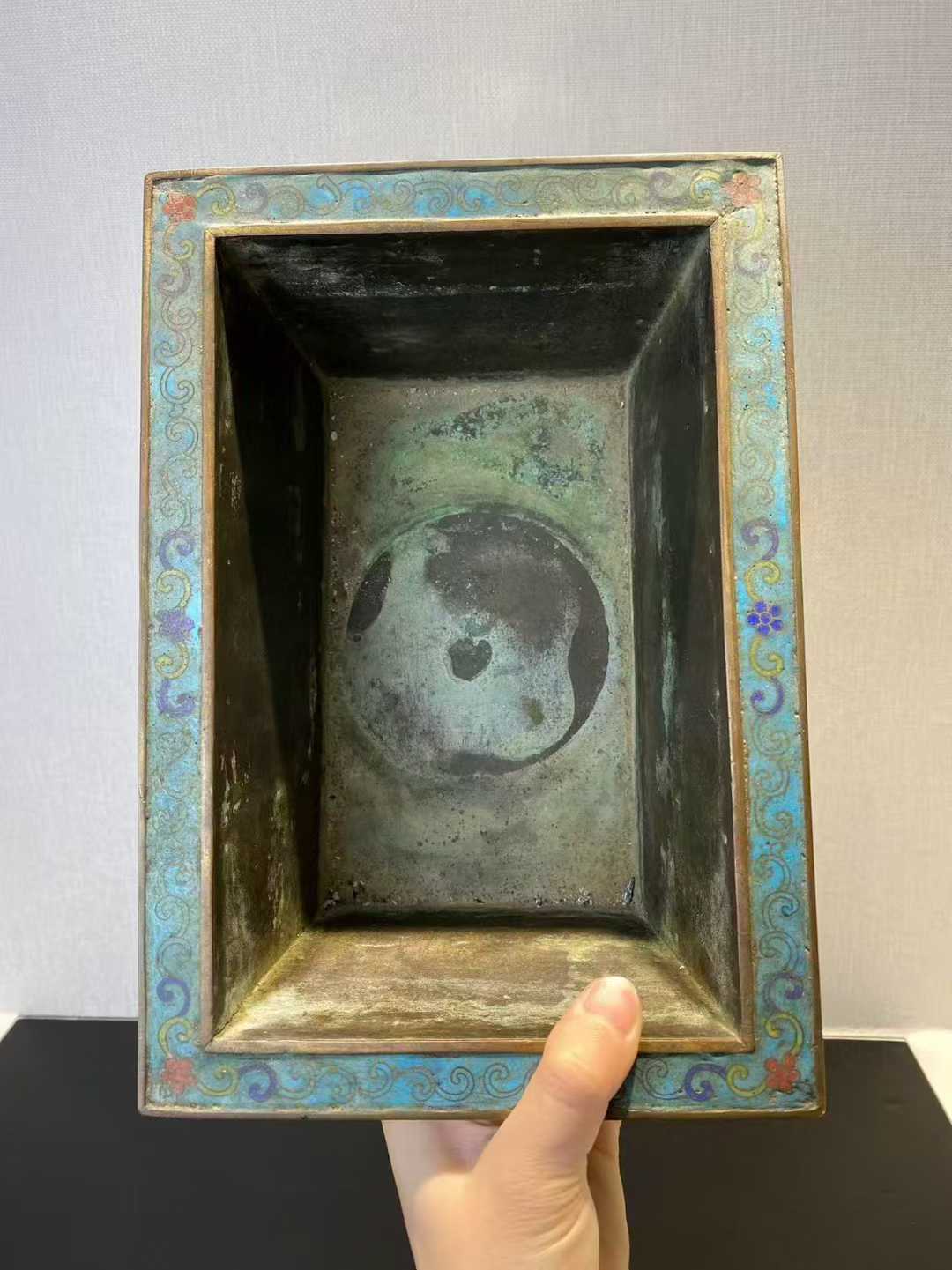 铜胎景泰蓝缠枝莲纹花盆