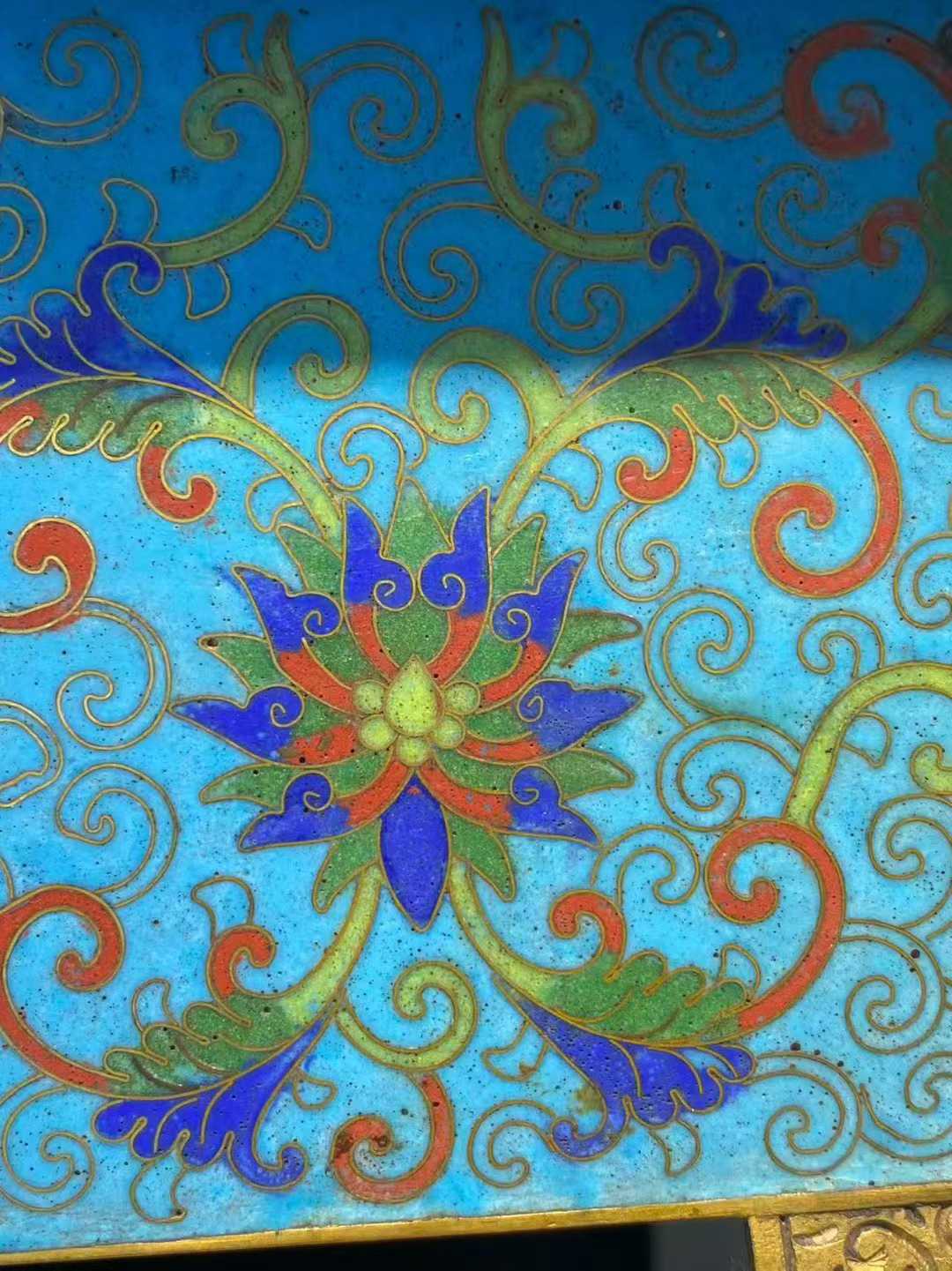 铜胎景泰蓝缠枝莲纹花盆