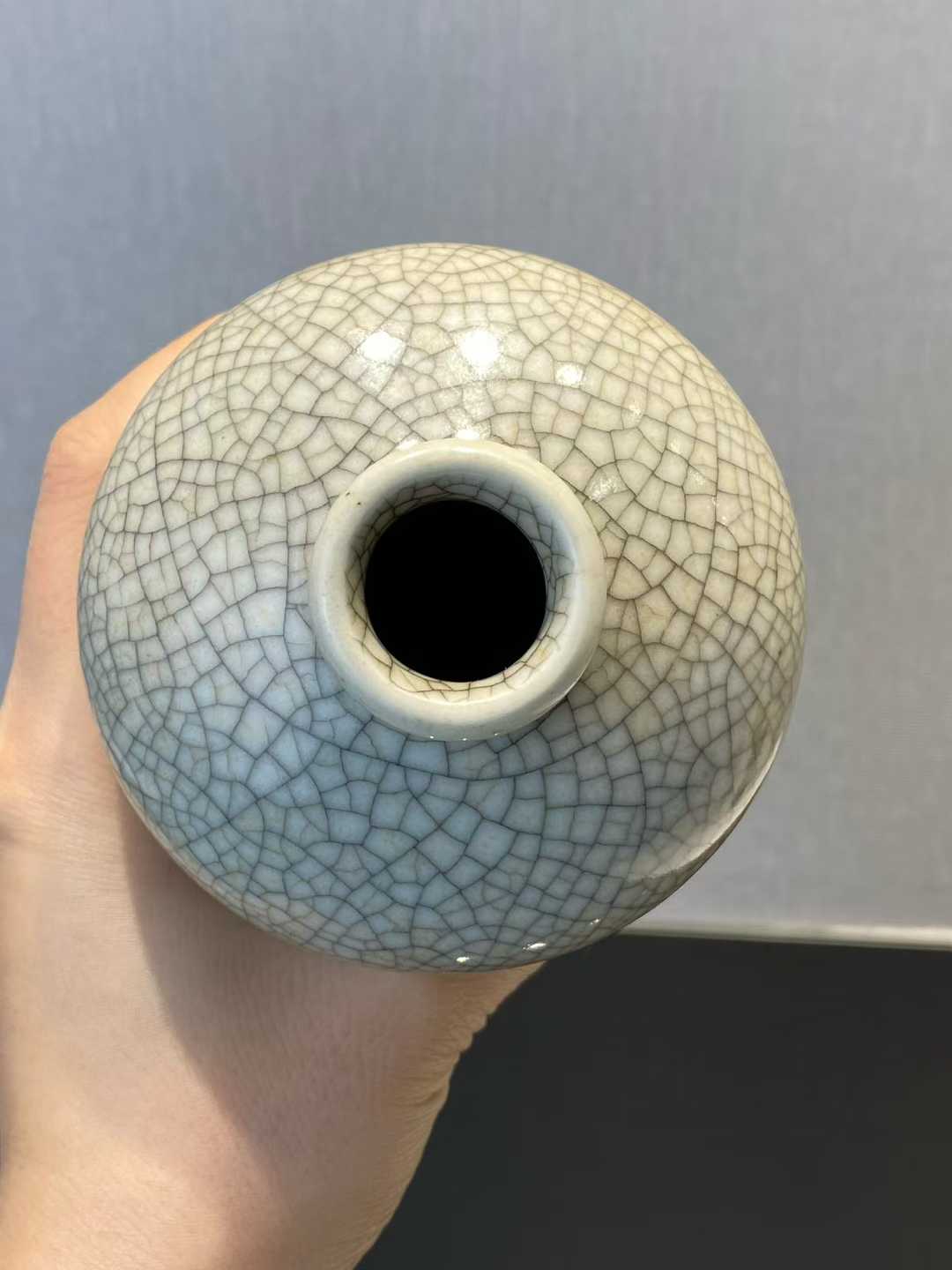 哥釉梅瓶