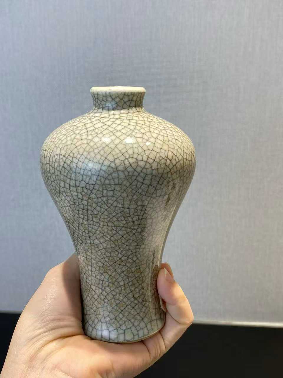 哥釉梅瓶