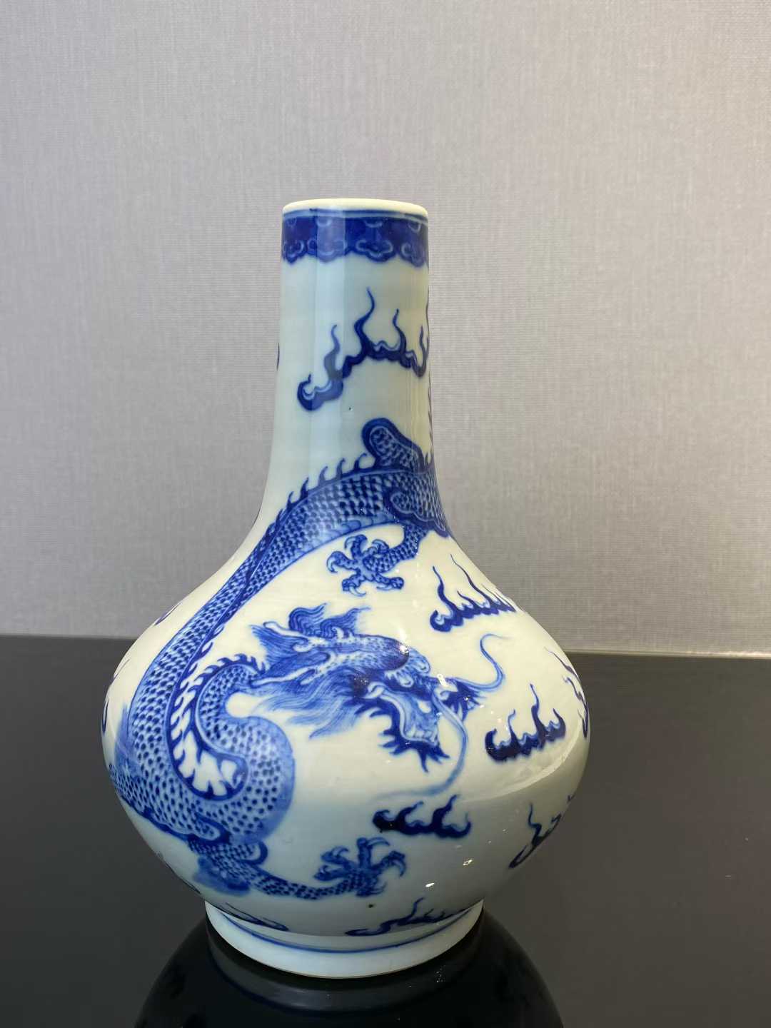 青花云龙纹荸荠瓶 款：大清光绪年制