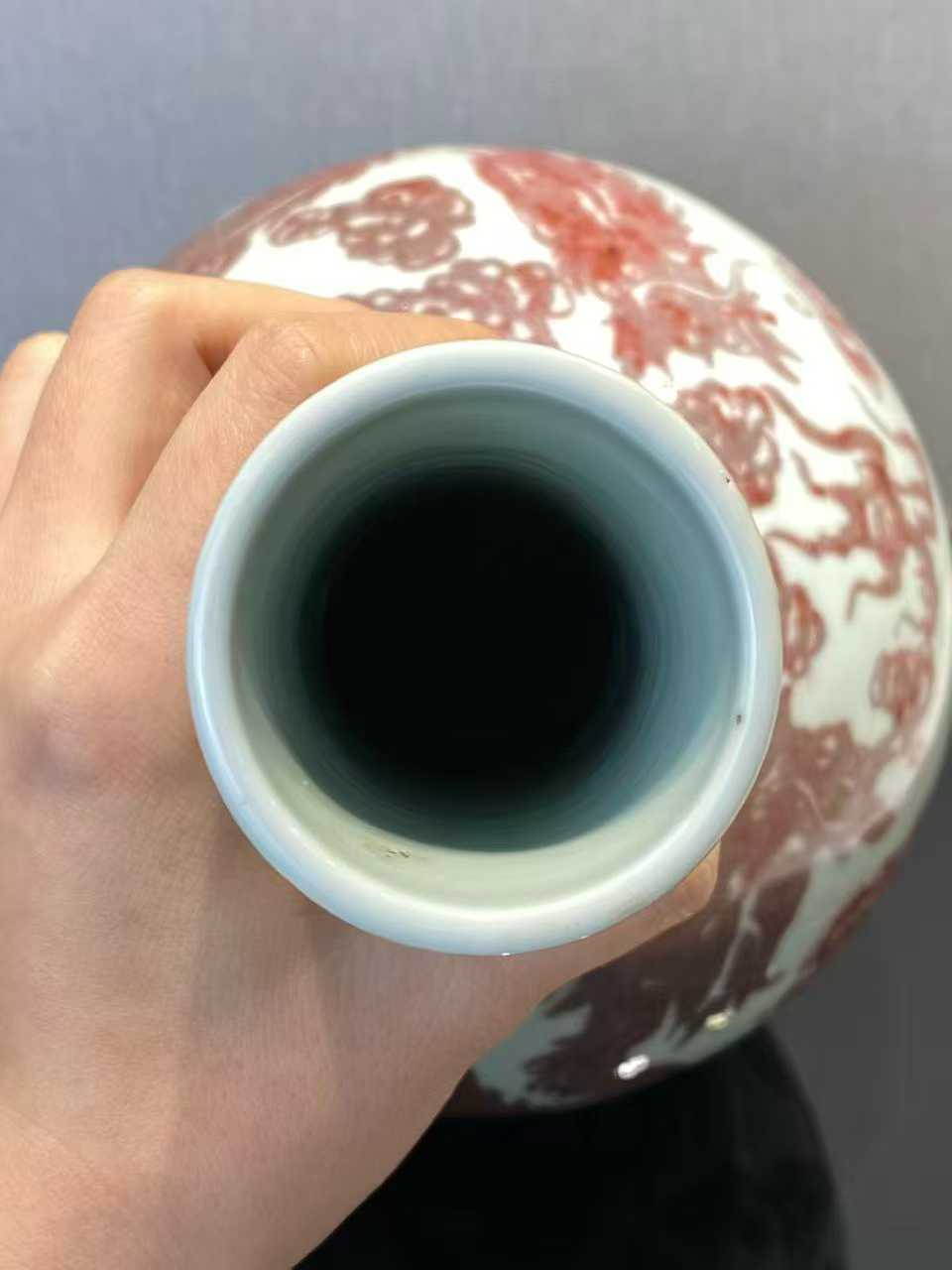 釉里红海水双龙戏珠天球瓶