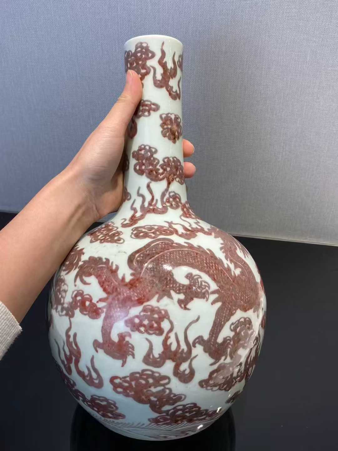 釉里红海水双龙戏珠天球瓶