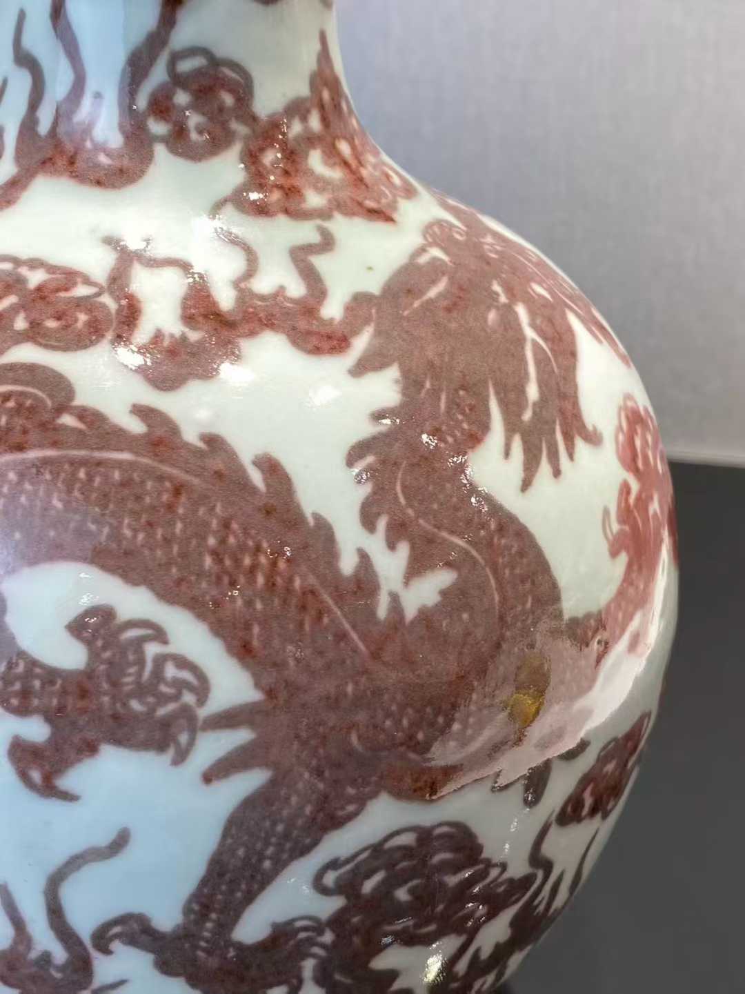 釉里红海水双龙戏珠天球瓶