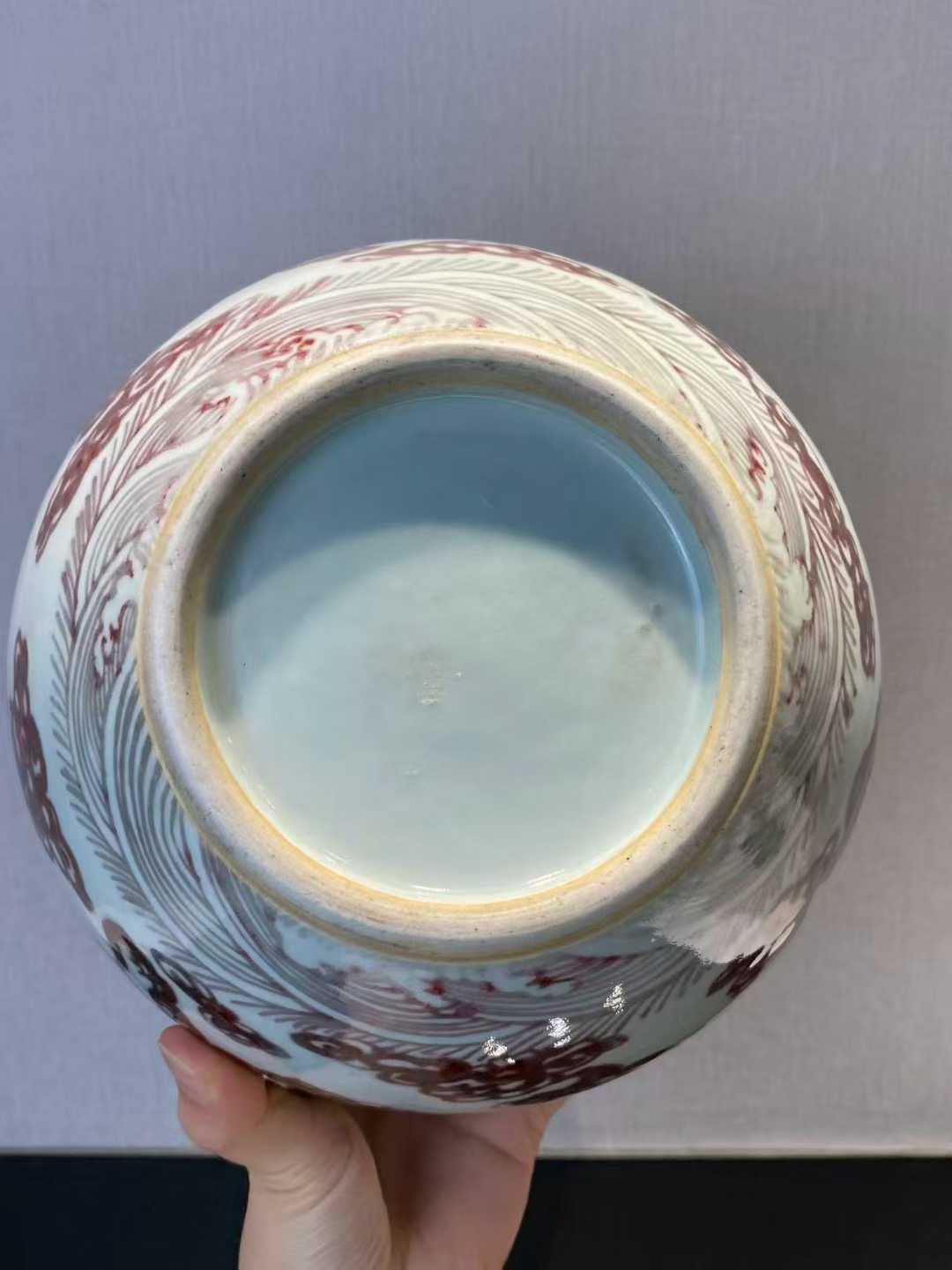 釉里红海水双龙戏珠天球瓶