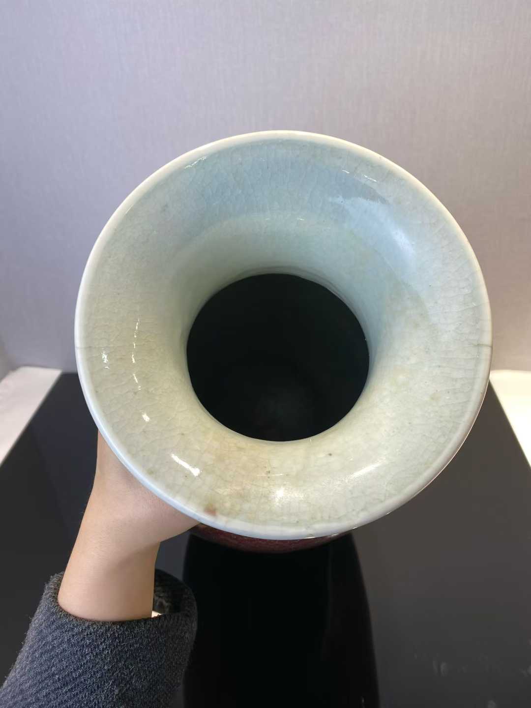 山楂红釉灯笼瓶