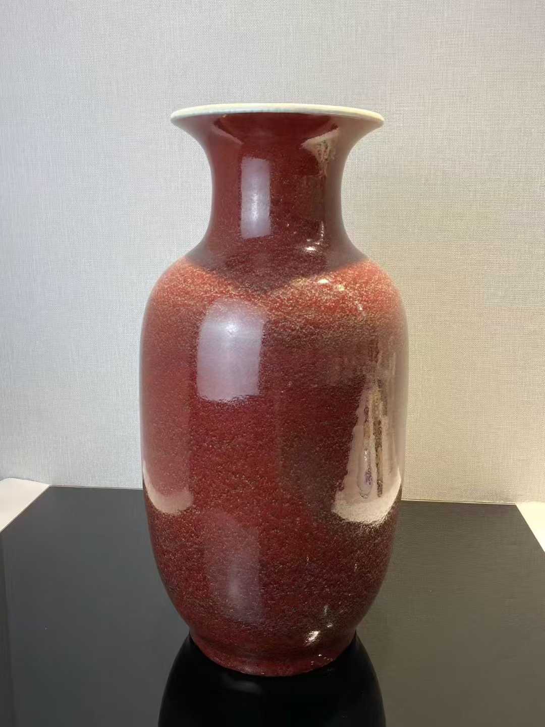山楂红釉灯笼瓶