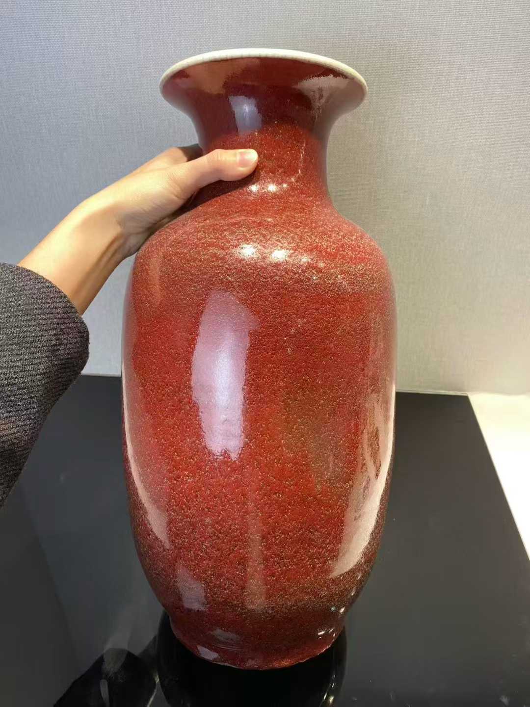 山楂红釉灯笼瓶