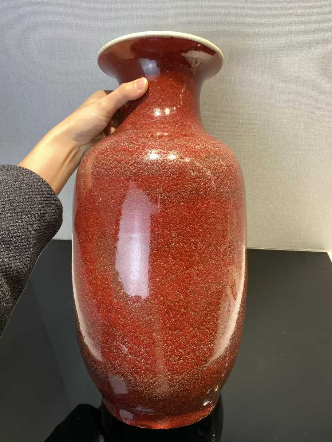 山楂红釉灯笼瓶