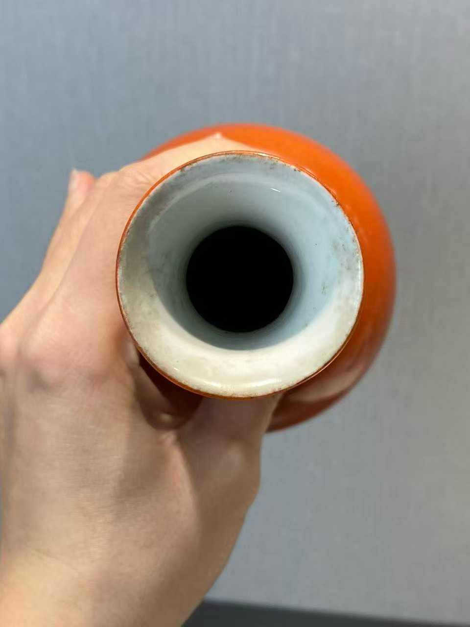 珊瑚红釉葫芦瓶
