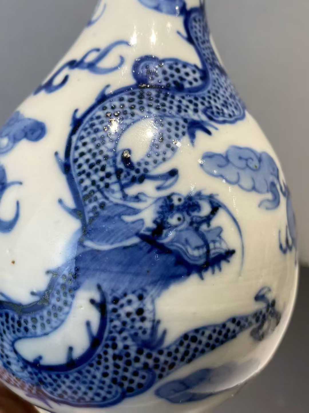 青花龙凤纹胆瓶 款：内府