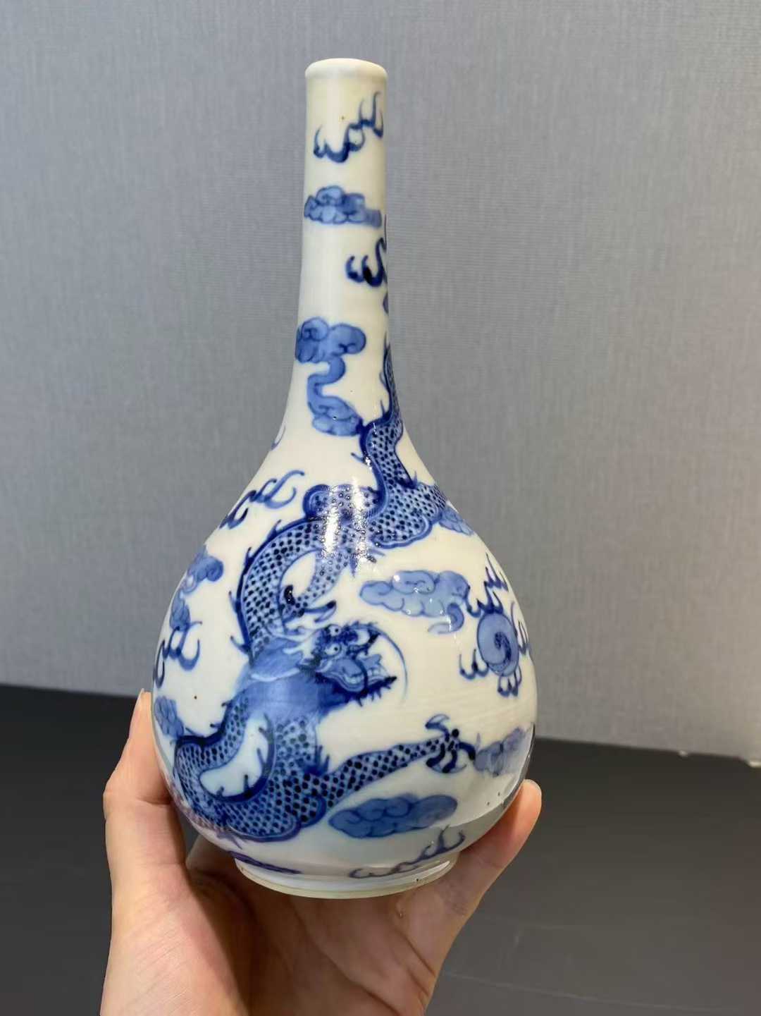 青花龙凤纹胆瓶 款：内府