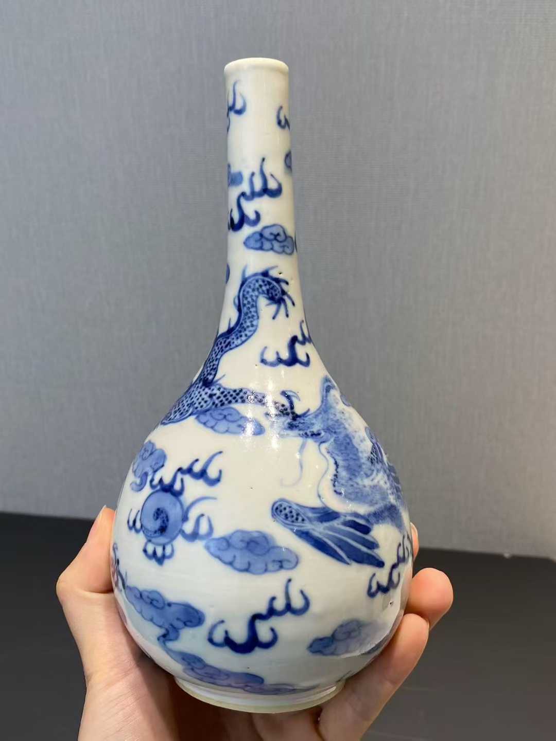 青花龙凤纹胆瓶 款：内府