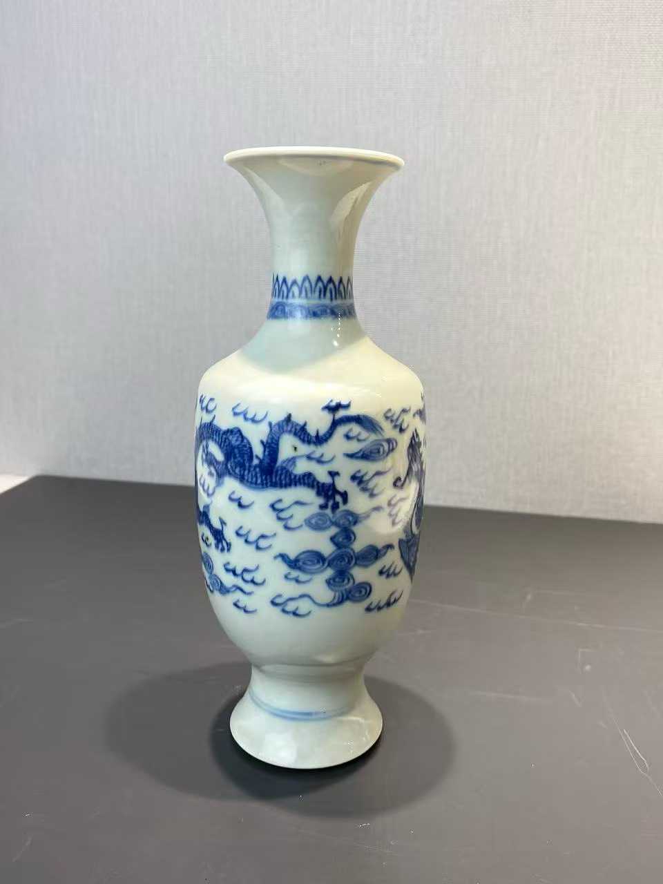 青花龙凤纹撇口瓶