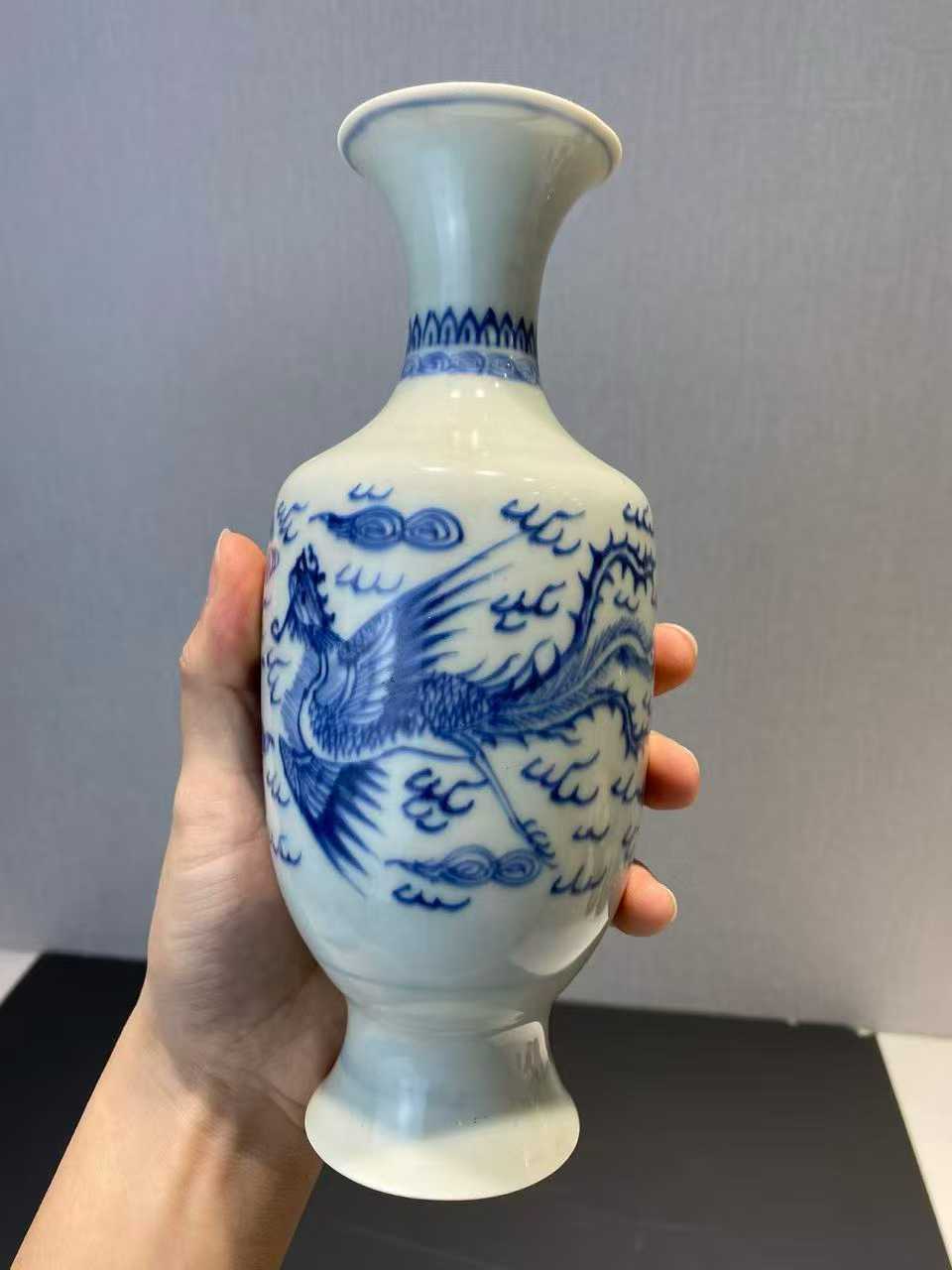 青花龙凤纹撇口瓶