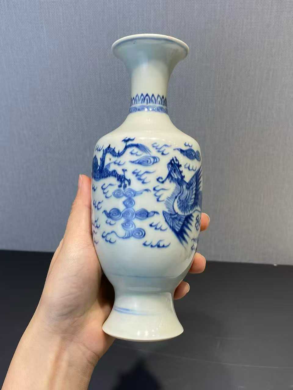 青花龙凤纹撇口瓶