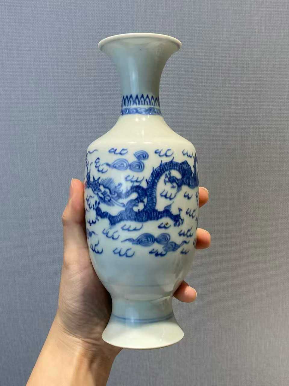 青花龙凤纹撇口瓶