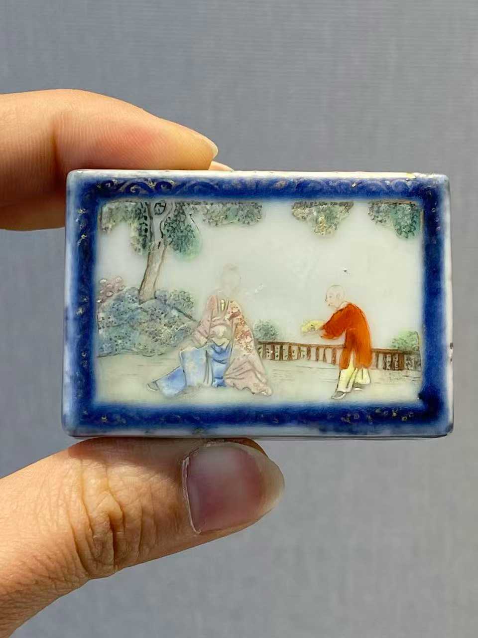 青花加粉彩高士图书形镇纸