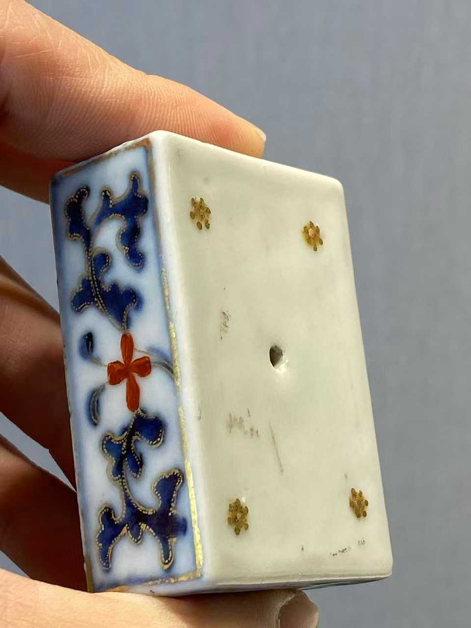 青花加粉彩高士图书形镇纸