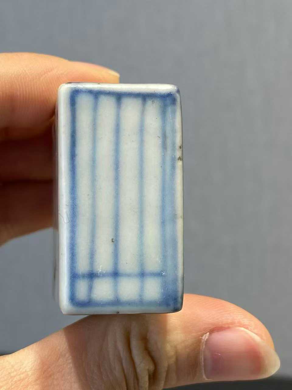 青花加粉彩高士图书形镇纸