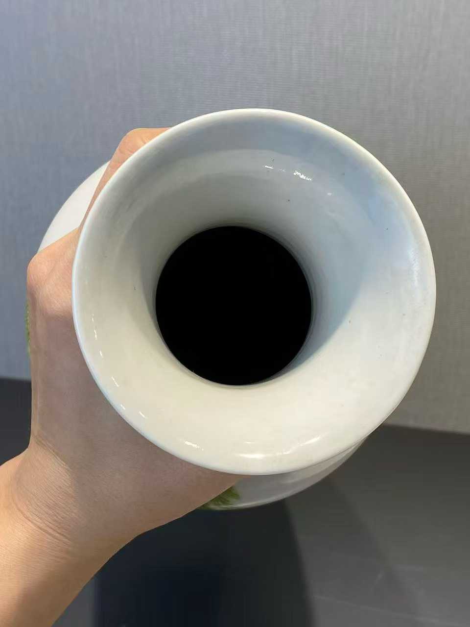 粉彩周敦颐爱莲撇口瓶 一对款：乾隆年制