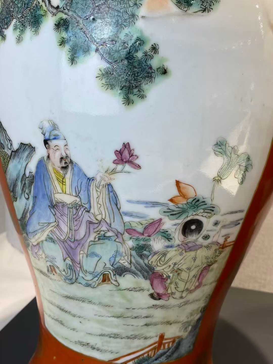 珊瑚地描金皮球花四爱图观音瓶 一对款：乾隆年制