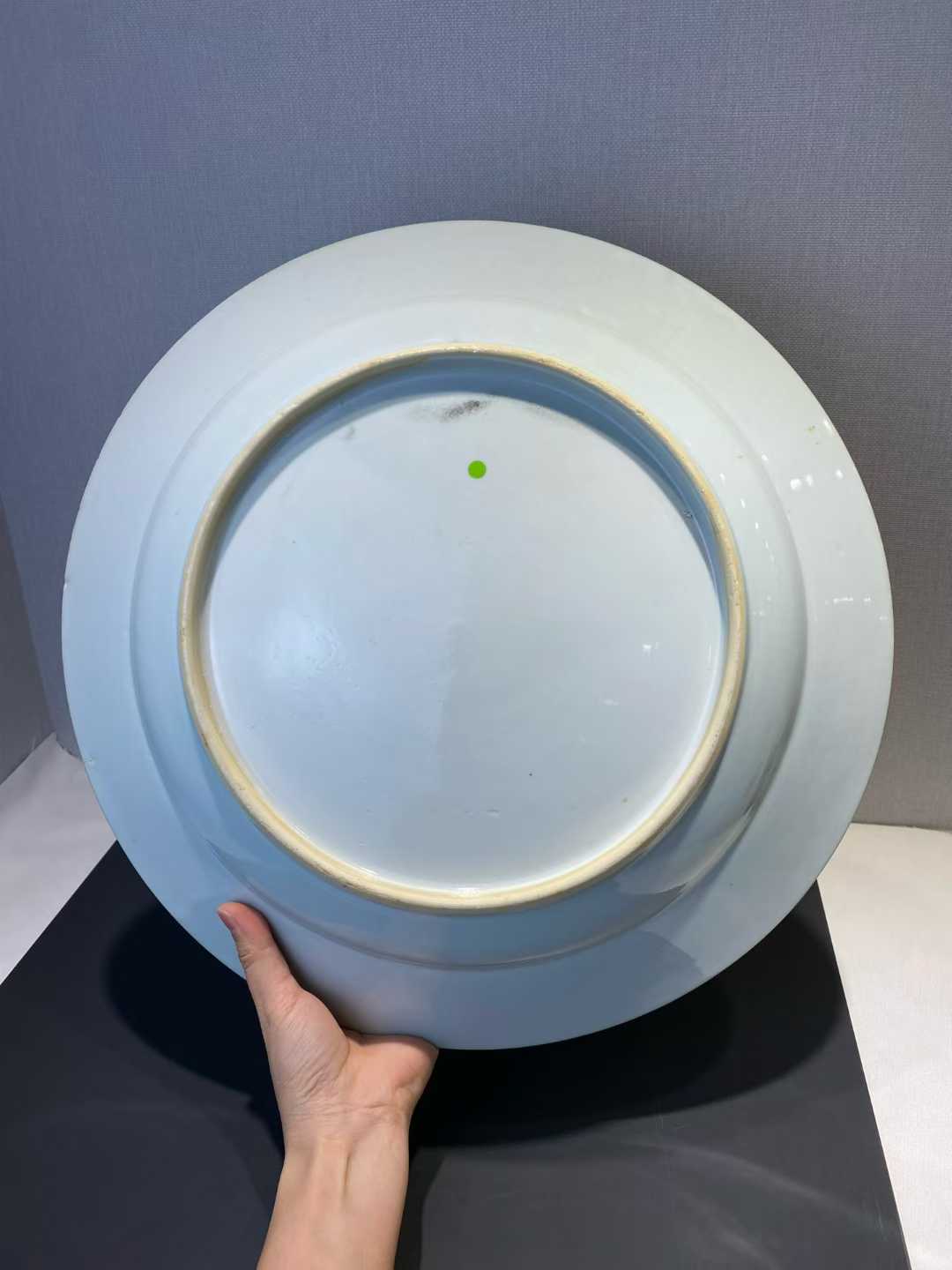 斗彩博古纹大盘