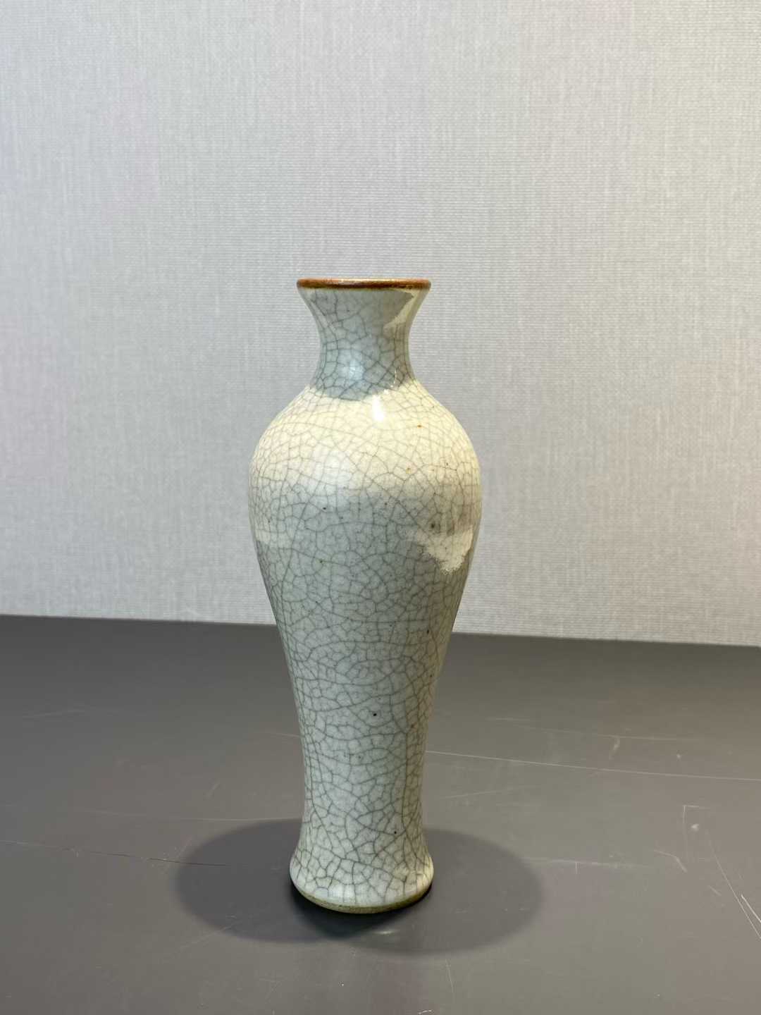 哥釉梅瓶