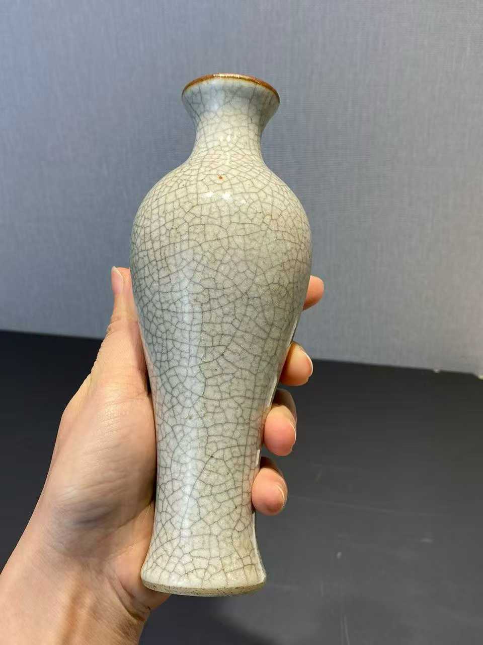 哥釉梅瓶