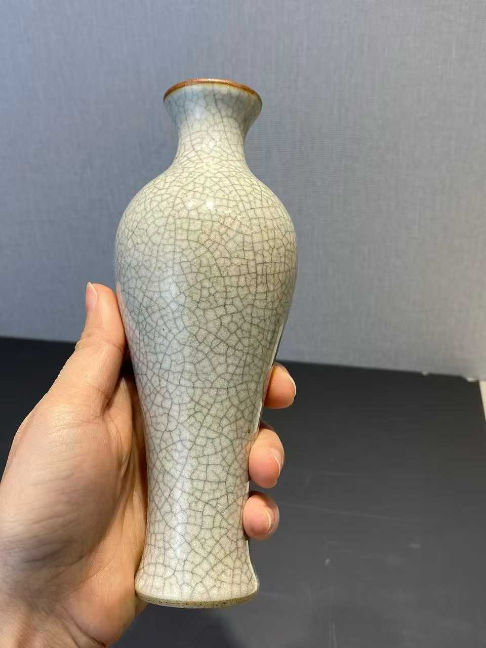 哥釉梅瓶