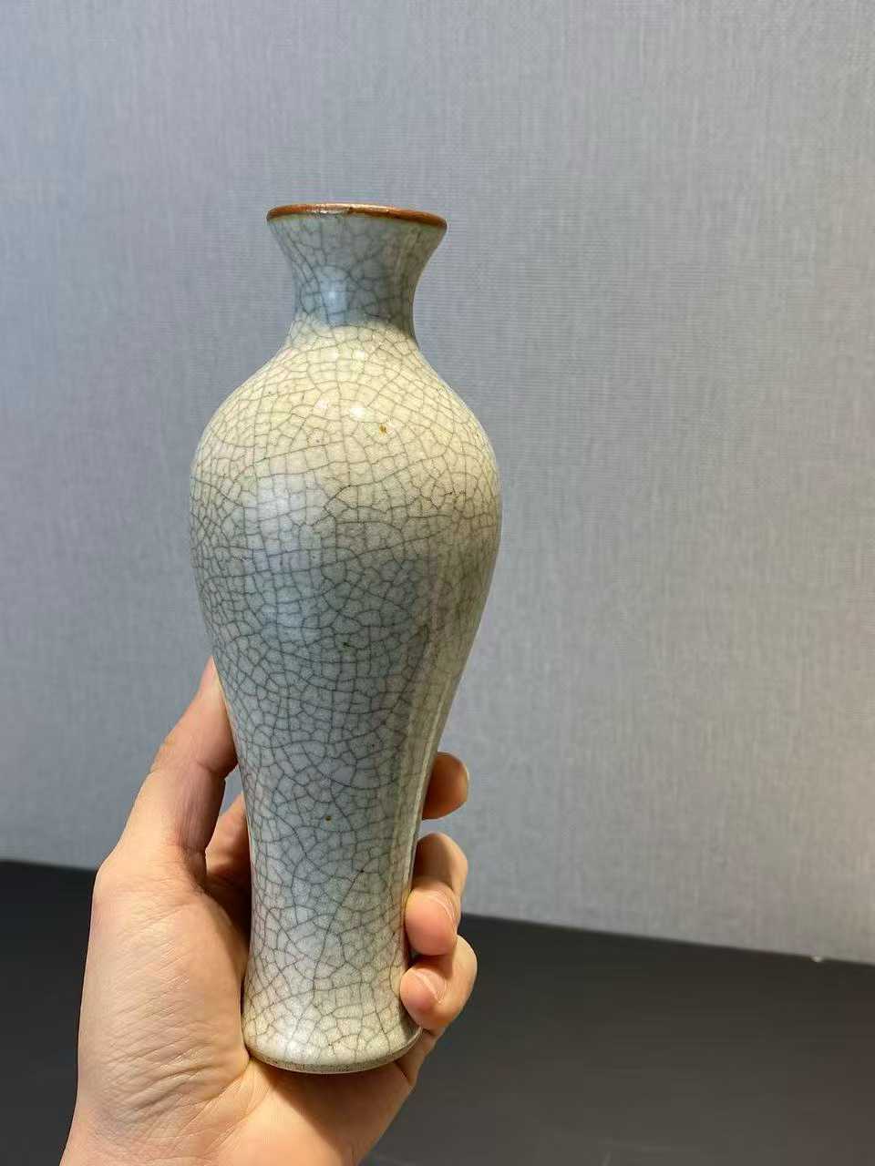 哥釉梅瓶