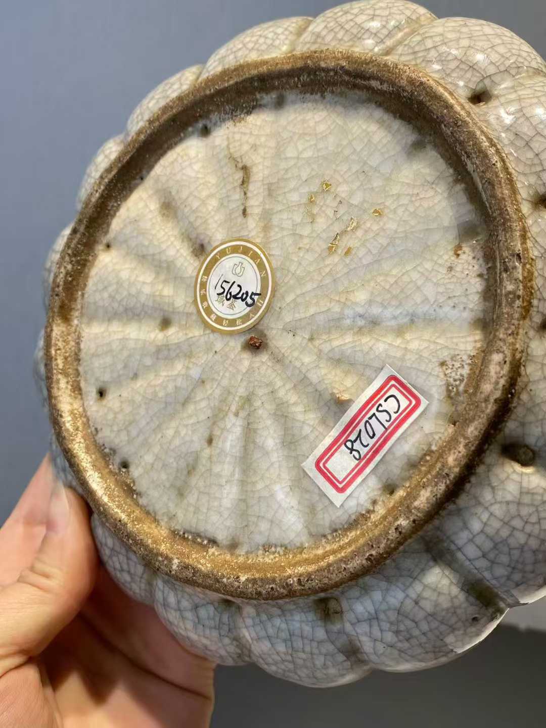 哥釉菊瓣形盘