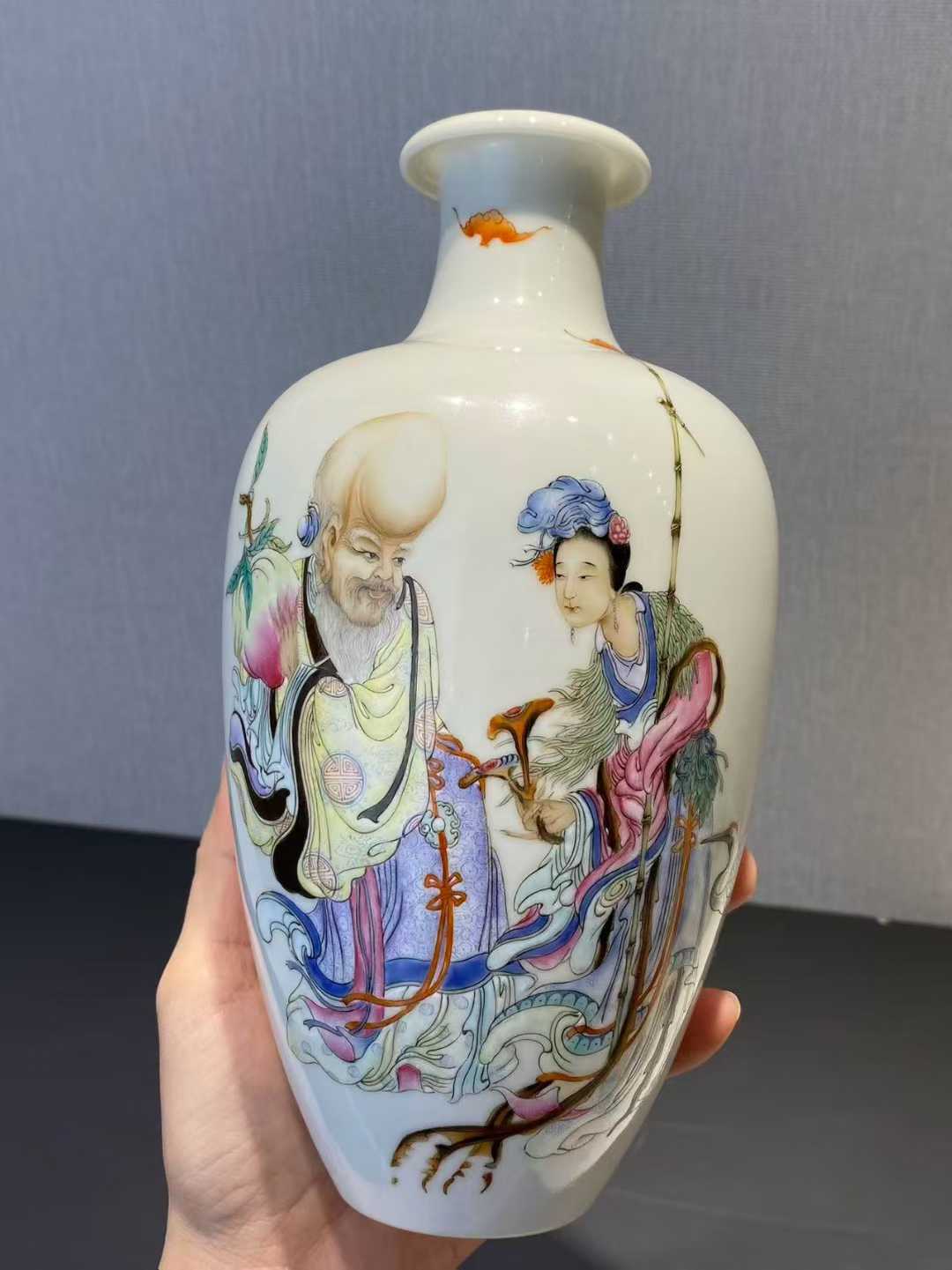 麻姑献寿梅瓶 款：希平草庐