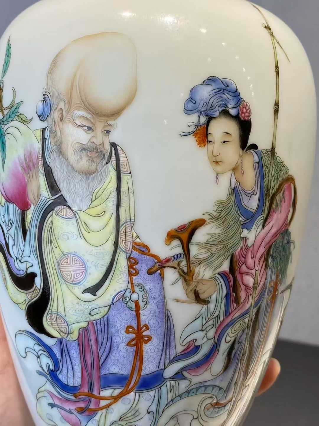 麻姑献寿梅瓶 款：希平草庐