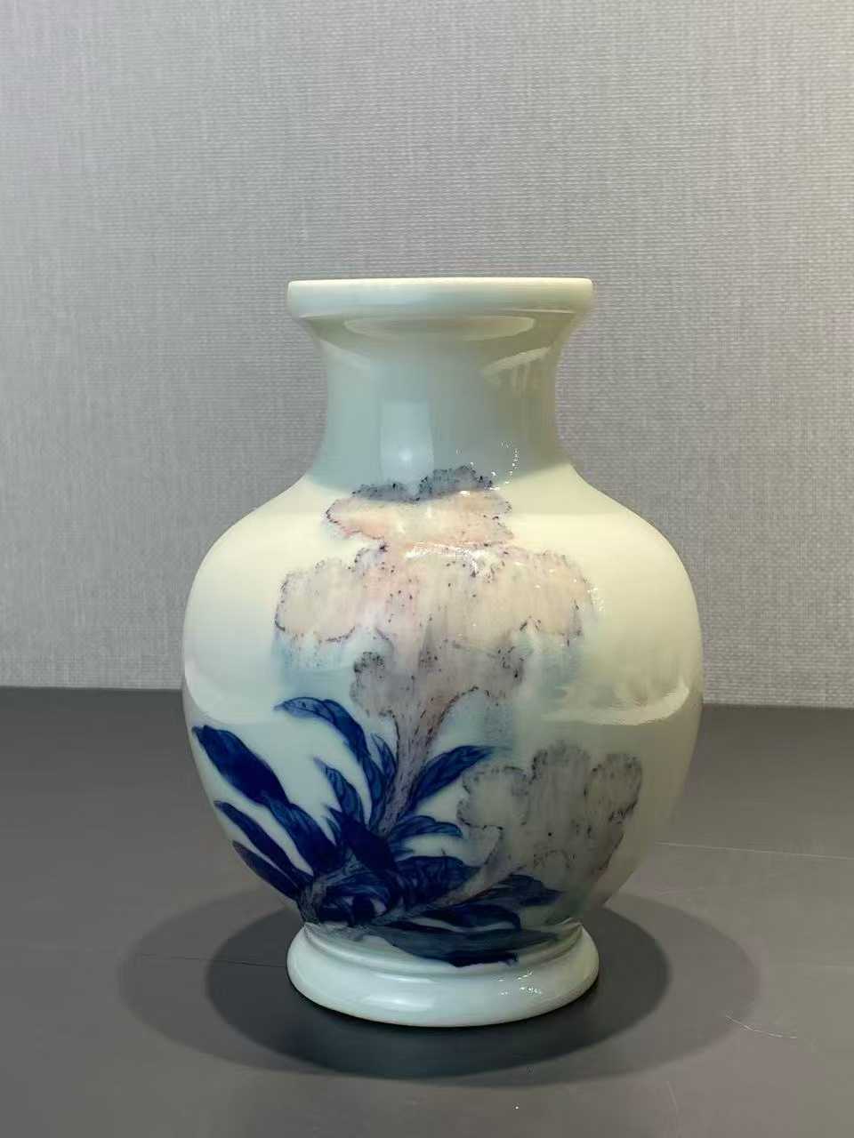 王步风格 青花釉里红鸡冠花广口瓶