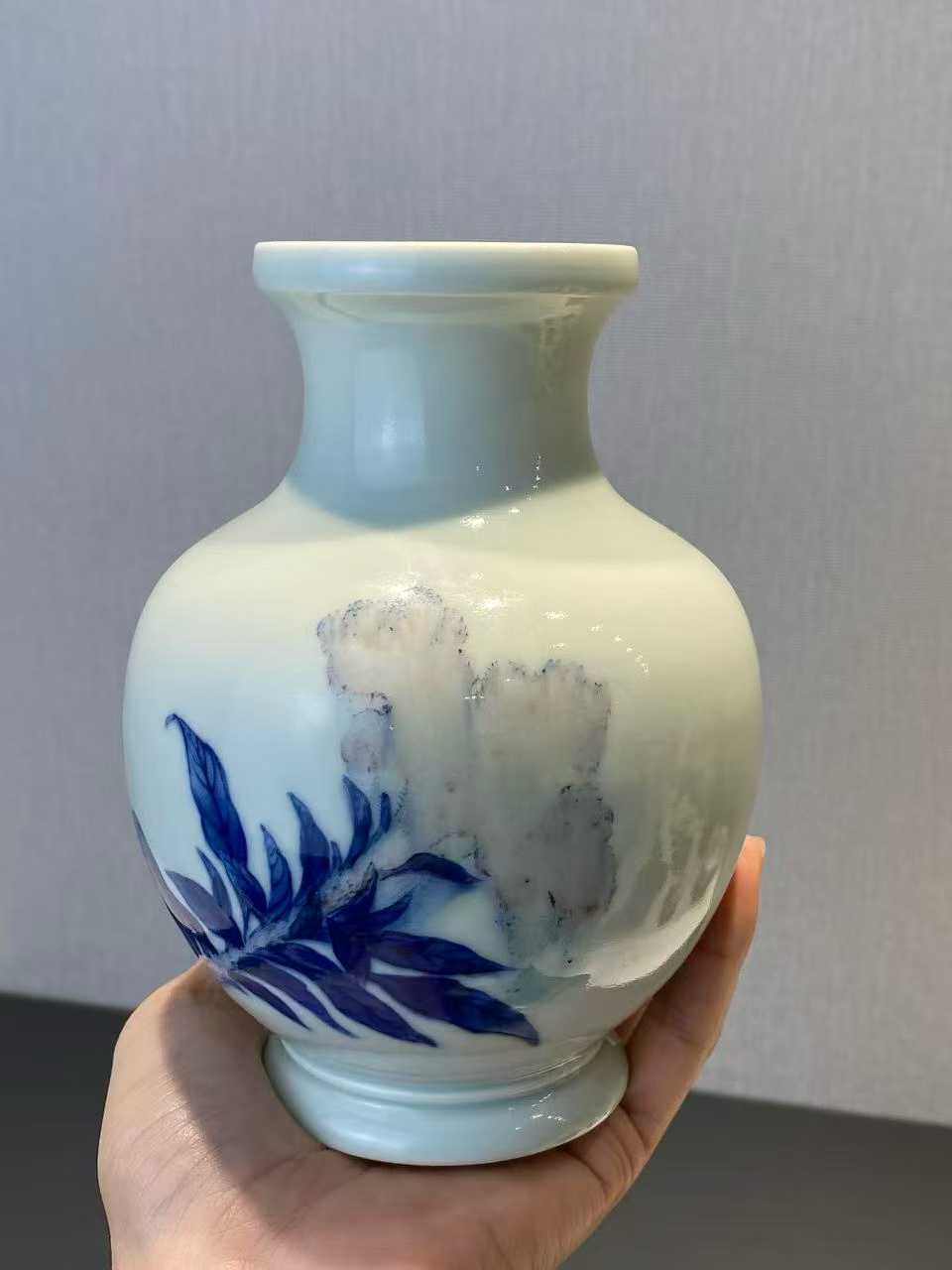 王步风格 青花釉里红鸡冠花广口瓶