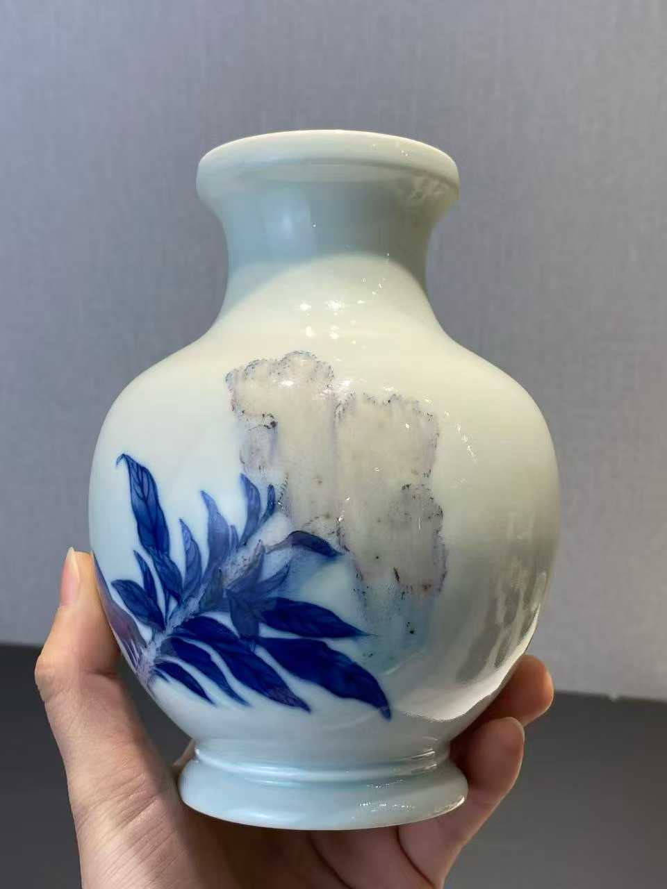 王步风格 青花釉里红鸡冠花广口瓶
