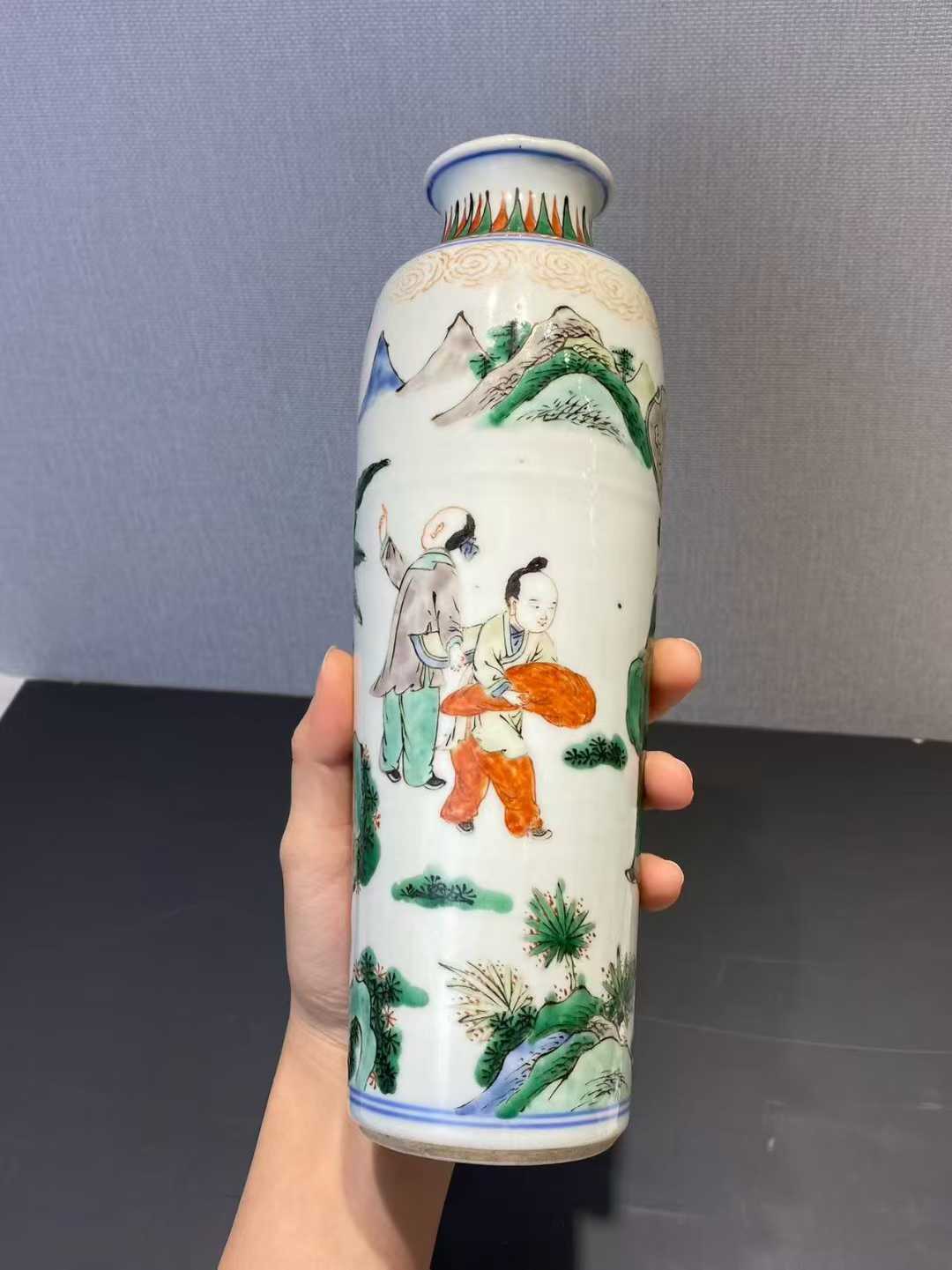 青花加官进爵筒瓶