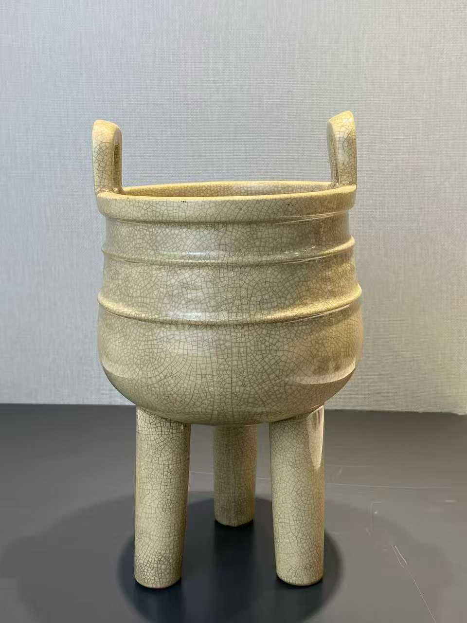 漳州窑哥釉三足鼎式炉