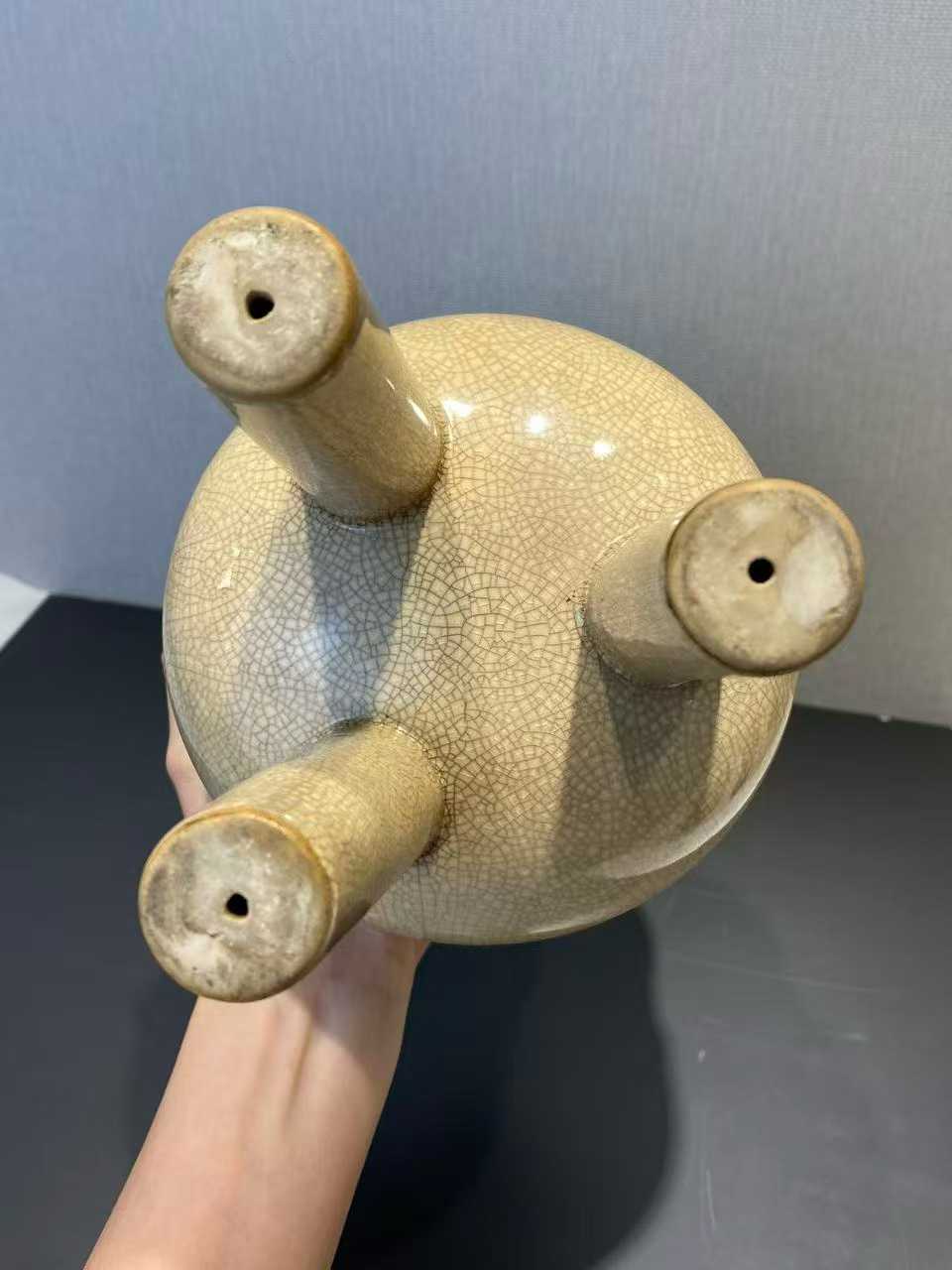 漳州窑哥釉三足鼎式炉