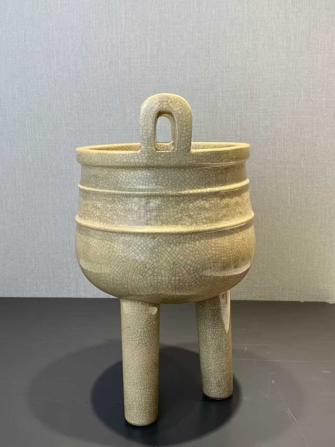 漳州窑哥釉三足鼎式炉